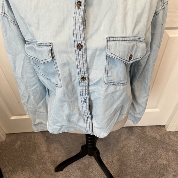 Harlow size M chambray top - Picture 9 of 10